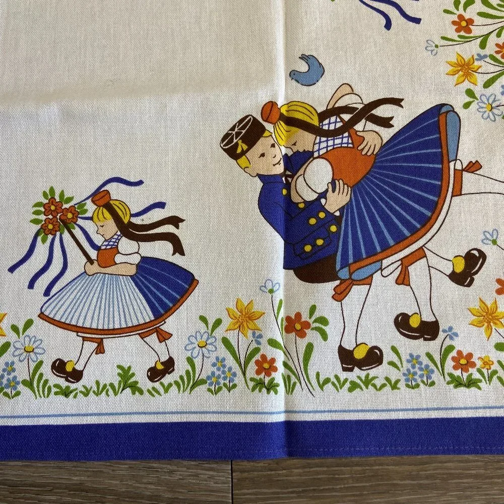 NWOT  Dutch  Holland European Tablecloth Table Cloth  National costumes